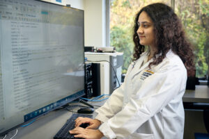 entrepreneurship-and-technology-innovation-center-nasa-student-on-computer